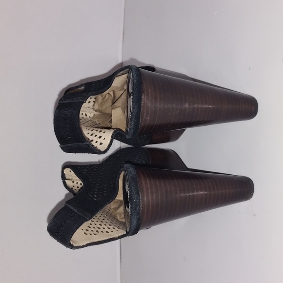 Coach Black suede open toe laser designed 8 1/2 wedge chasity - Picture 4 of 11